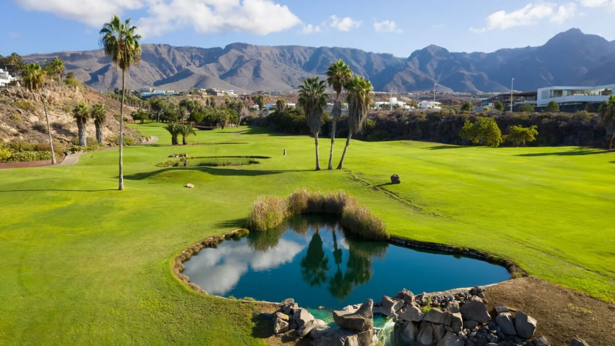 Teneriffas golfbanor: En Hole-in-One-guide för golfentusiaster